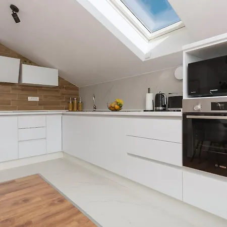 Lungo Mare, Centar * マカルスカ